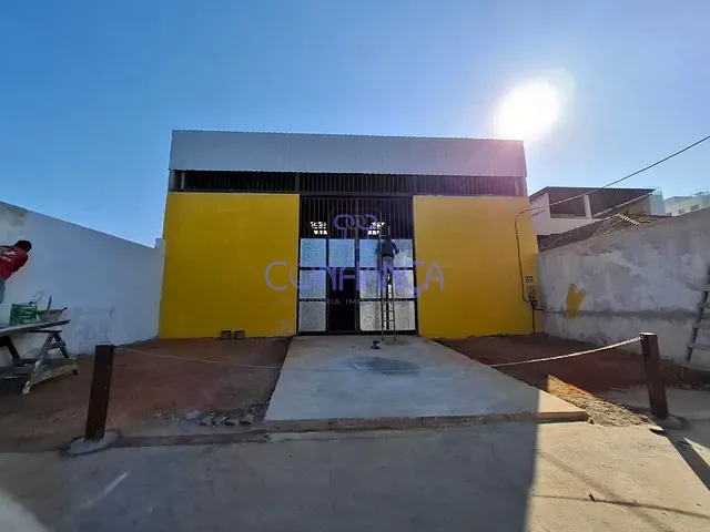 Galpão / Barracão com 650m², para alugar, no bairro Nova Piam em Belford Roxo