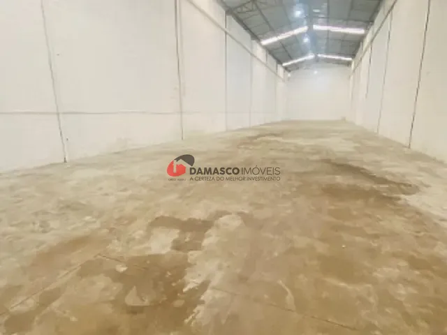 Galpão / Barracão à venda, no bairro Vila Palmares em Santo André