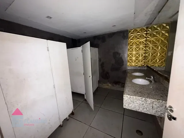 Galpão / Barracão com 320m², à venda ou para alugar, no bairro Chácara Santana em São Paulo