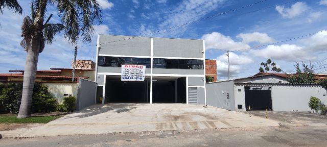 Galpão / Barracão com 570m², para alugar, no bairro Jardim Mariliza em Goiânia