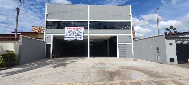 Galpão / Barracão com 570m², para alugar, no bairro Jardim Mariliza em Goiânia