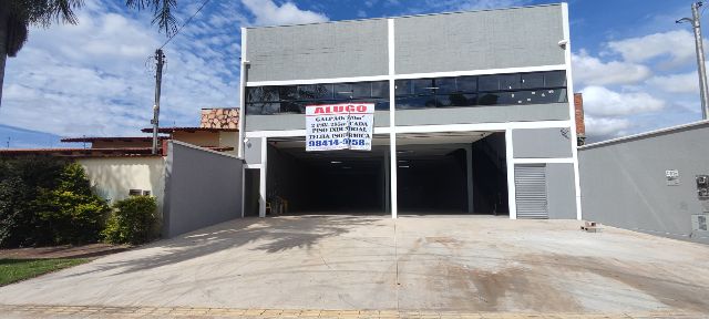 Galpão / Barracão com 570m², para alugar, no bairro Jardim Mariliza em Goiânia