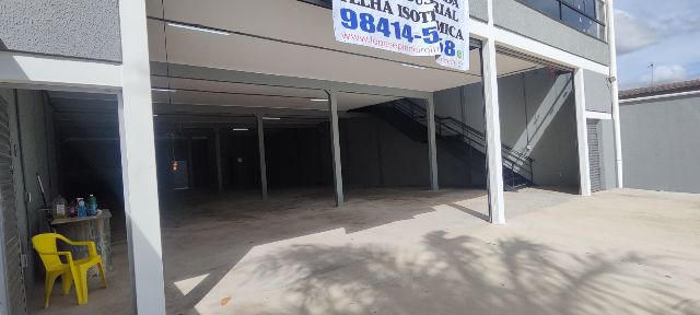 Galpão / Barracão com 570m², para alugar, no bairro Jardim Mariliza em Goiânia