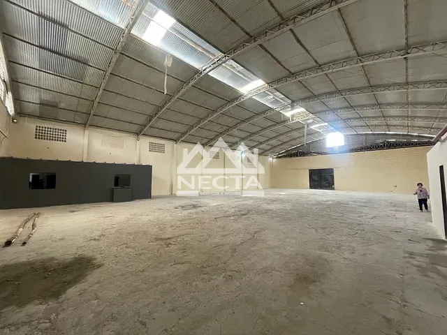 Galpão / Barracão com 720m², para alugar, no bairro Pontal de Santa Marina em Caraguatatuba