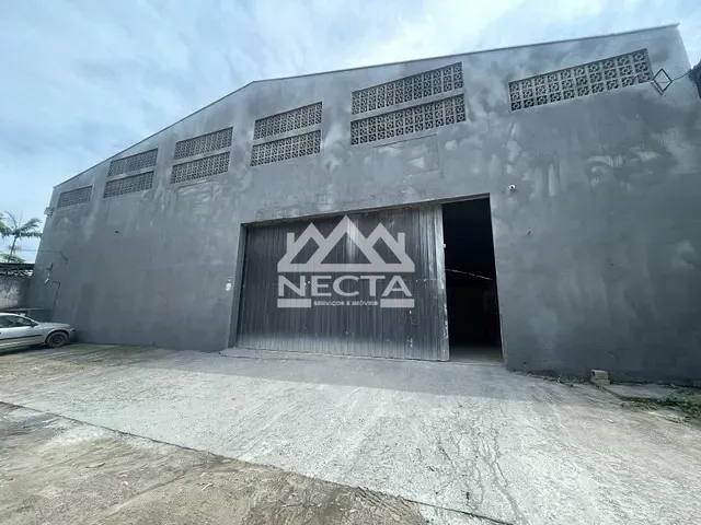 Galpão / Barracão com 720m², para alugar, no bairro Pontal de Santa Marina em Caraguatatuba