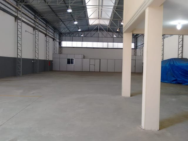 Galpão / Barracão com 636m², para alugar, no bairro Residencial Estoril em Taubaté
