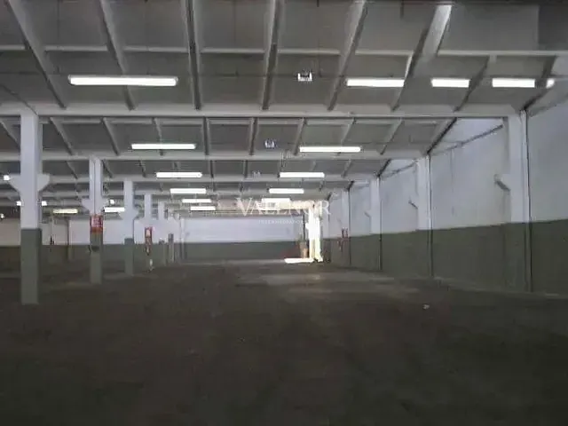 Galpão / Barracão com 1000m², para alugar, no bairro Parque Residencial Eloy Chaves em Jundiaí