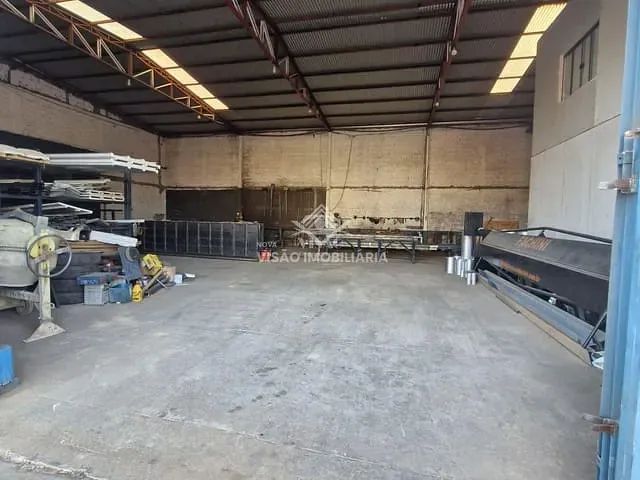 Galpão / Barracão com 480m², para alugar, no bairro Jardim Viena em Sinop