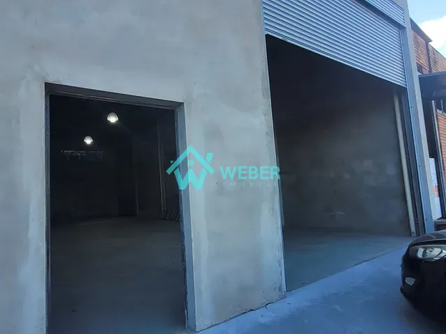 Galpão / Barracão com 360m², para alugar, no bairro Rondônia em Novo Hamburgo