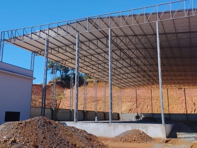 Galpão / Barracão com 8500m², para alugar, no bairro Água Comprida em Água Comprida