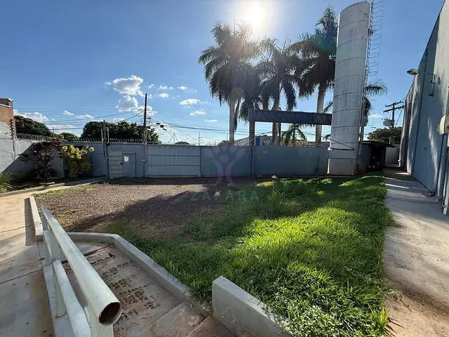 Galpão / Barracão com 1600m², para alugar, no bairro Coronel Antonino em Campo Grande