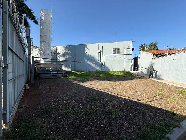 Galpão / Barracão com 1600m², para alugar, no bairro Coronel Antonino em Campo Grande