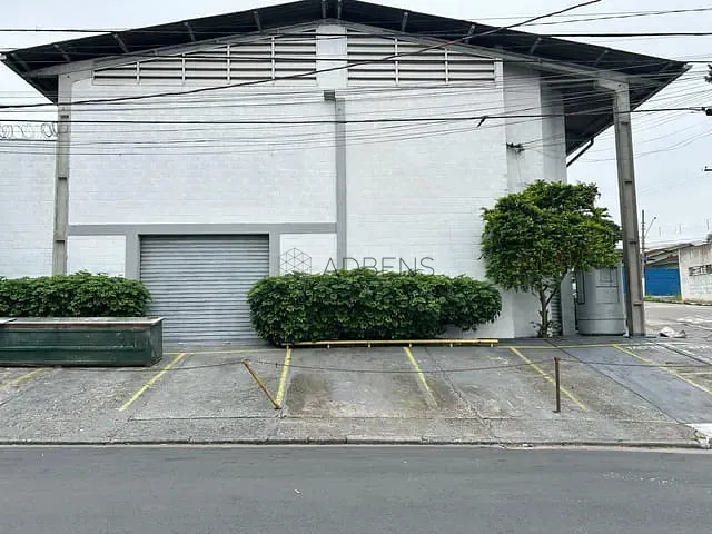 Galpão / Barracão com 2065m², para alugar, no bairro Vila Santo Antônio em São Paulo