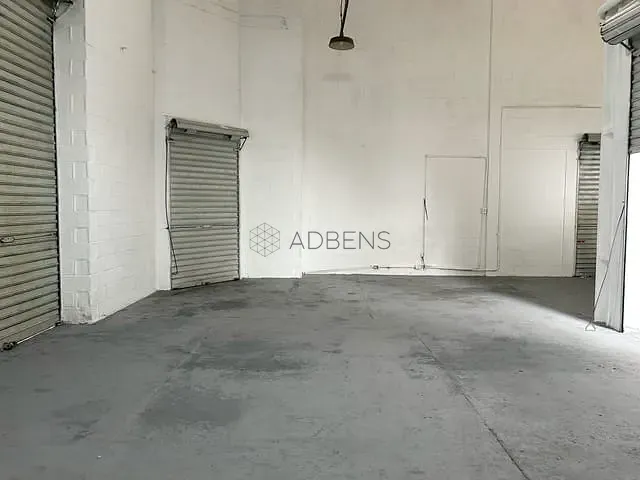 Galpão / Barracão com 2065m², para alugar, no bairro Vila Santo Antônio em São Paulo