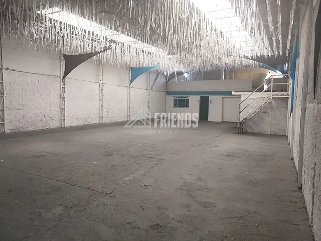 Galpão / Barracão com 250m², para alugar, no bairro Vila Ivg em São Paulo
