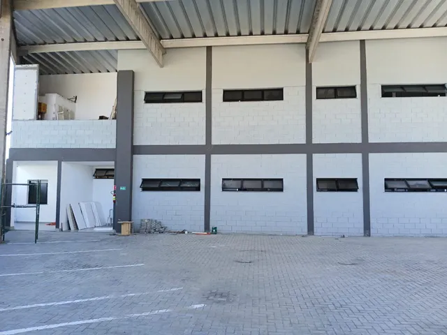 Galpão / Barracão com 811m², para alugar, no bairro Fazenda Rodeio em Mogi das Cruzes