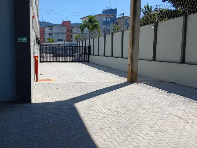 Galpão / Barracão com 811m², para alugar, no bairro Fazenda Rodeio em Mogi das Cruzes