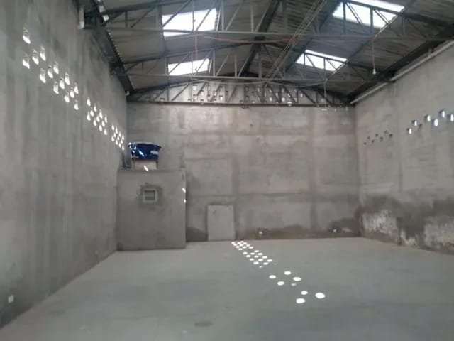 Foto do Galpão / Barracão - Excelente Galpão para locação, com 160 metros, a 100 metros da Estrada do Elenco - Jardim São Domingos, Guarulhos, SP | Imobiliária Compare