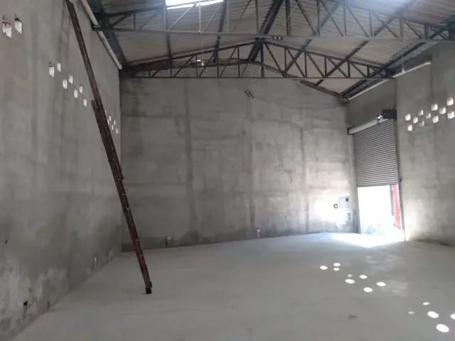 Foto do Galpão / Barracão - Excelente Galpão para locação, com 160 metros, a 100 metros da Estrada do Elenco - Jardim São Domingos, Guarulhos, SP | Imobiliária Compare