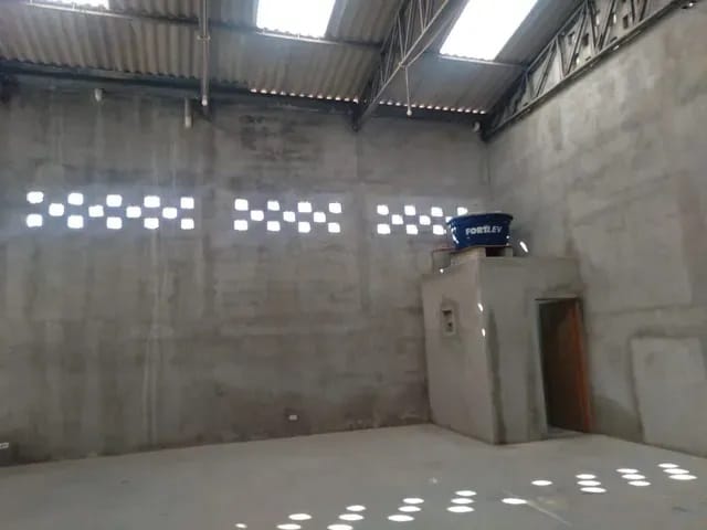 Foto do Galpão / Barracão - Excelente Galpão para locação, com 160 metros, a 100 metros da Estrada do Elenco - Jardim São Domingos, Guarulhos, SP | Imobiliária Compare