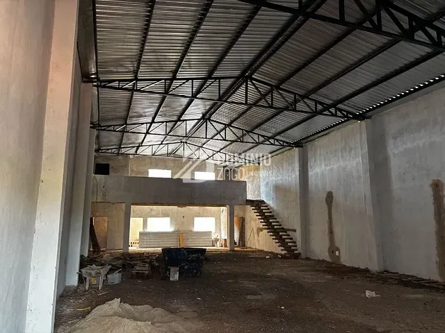 Galpão / Barracão com 313m², para alugar, no bairro Parque das Laranjeiras em Uberaba