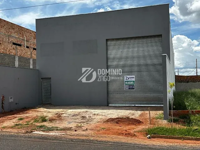 Galpão / Barracão com 313m², para alugar, no bairro Parque das Laranjeiras em Uberaba