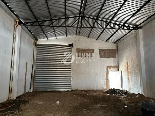 Galpão / Barracão com 313m², para alugar, no bairro Parque das Laranjeiras em Uberaba