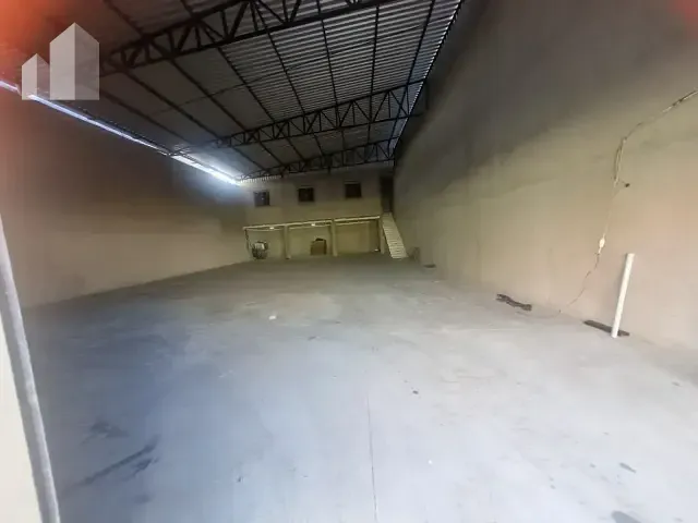 Galpão / Barracão com 290m², para alugar, no bairro Areia Branca em Belford Roxo