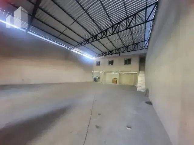 Galpão / Barracão com 290m², para alugar, no bairro Areia Branca em Belford Roxo