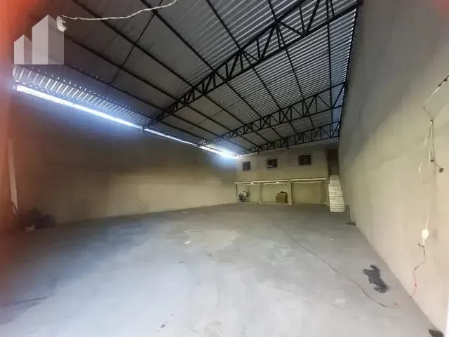 Galpão / Barracão com 290m², para alugar, no bairro Areia Branca em Belford Roxo