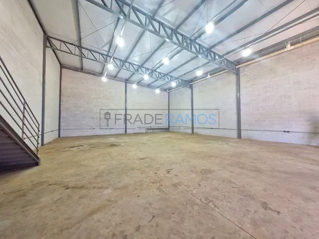Galpão / Barracão com 294m², para alugar, no bairro Vila Maria em Aparecida de Goiânia