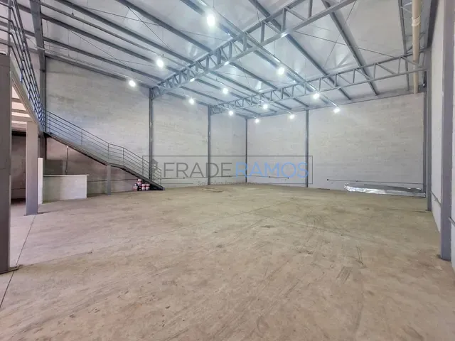 Galpão / Barracão com 294m², para alugar, no bairro Vila Maria em Aparecida de Goiânia