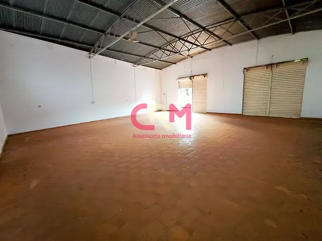 Galpão / Barracão com 140m², para alugar, no bairro Villa Romana em Taquaritinga