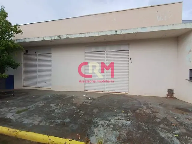 Galpão / Barracão com 140m², para alugar, no bairro Villa Romana em Taquaritinga