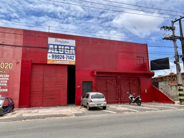 Galpão / Barracão com 900m², para alugar, no bairro Santos Dumont em Aracaju