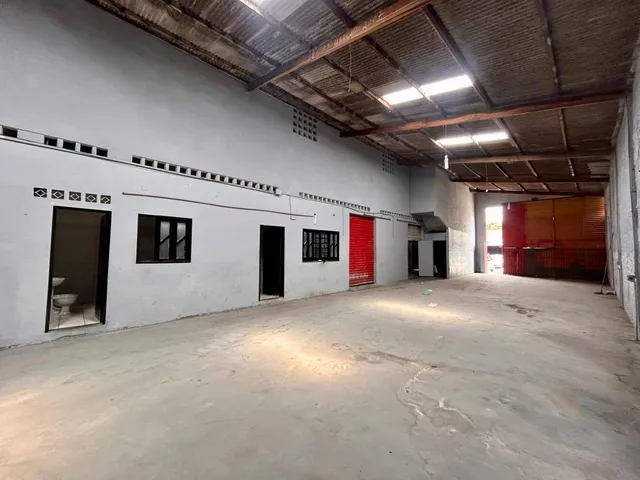 Galpão / Barracão com 900m², para alugar, no bairro Santos Dumont em Aracaju
