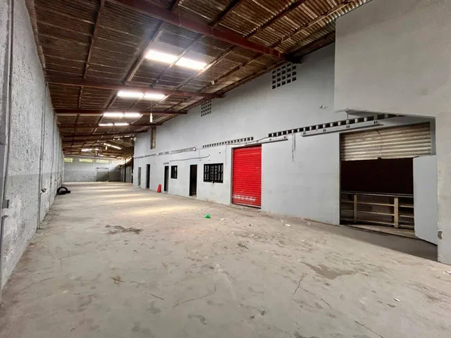 Galpão / Barracão com 900m², para alugar, no bairro Santos Dumont em Aracaju