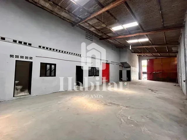 Galpão / Barracão com 900m², para alugar, no bairro Santos Dumont em Aracaju