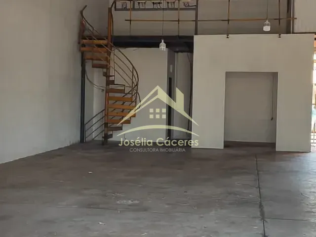 Galpão / Barracão com 200m², para alugar, no bairro Petrópolis em Várzea Grande