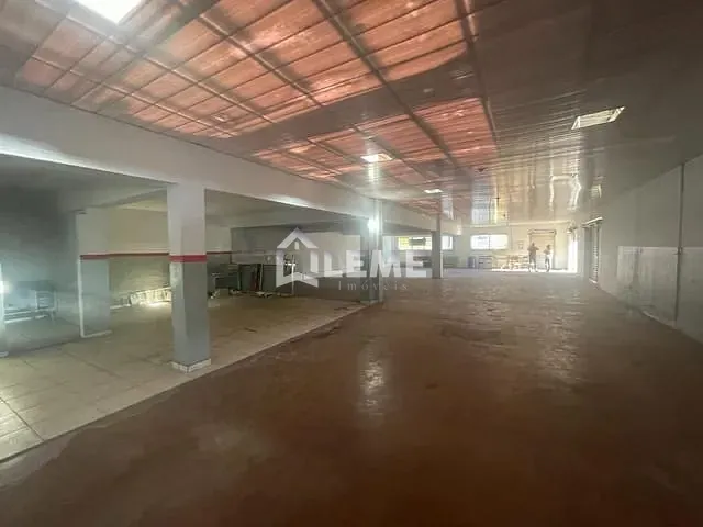 Galpão / Barracão à venda ou para alugar, no bairro Centro em Mococa