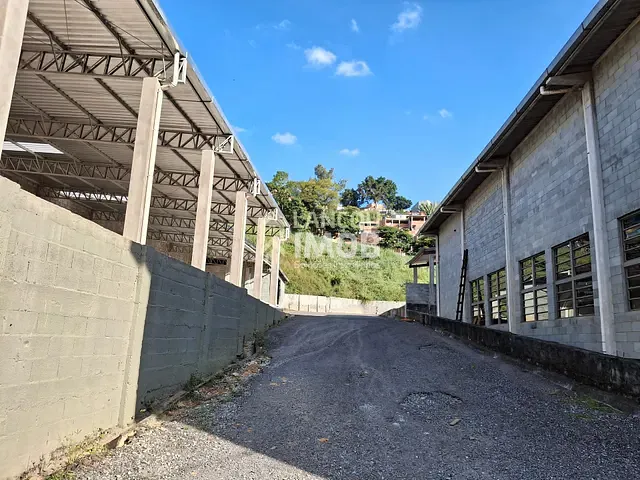 Galpão / Barracão com 4000m², para alugar, no bairro São Roberto (Jordanésia) em Cajamar