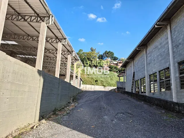 Galpão / Barracão com 4000m², para alugar, no bairro São Roberto (Jordanésia) em Cajamar