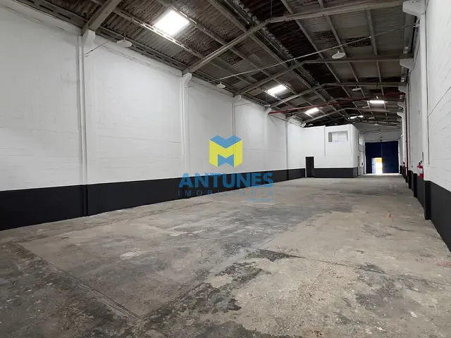 Galpão / Barracão com 1000m², para alugar, no bairro Imbiribeira em Recife