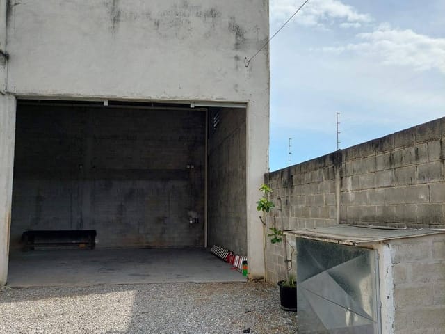 Foto do Galpão / Barracão - ** GALPÃO PARA LOCAÇÃO 490m² ÁREA TOTAL COM PÉ DIREITO ALTO DE 7m ** | Rocha Marqueze Imóveis