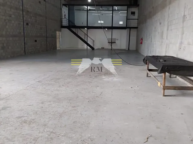 Galpão / Barracão com 490m², para alugar, no bairro Centro em Taubaté