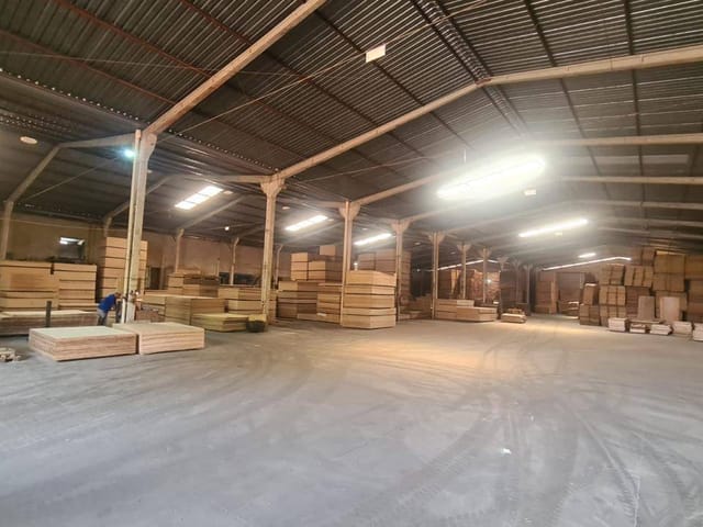 Galpão / Barracão com 4100m², para alugar, no bairro Vila Cidade Morena em Campo Grande