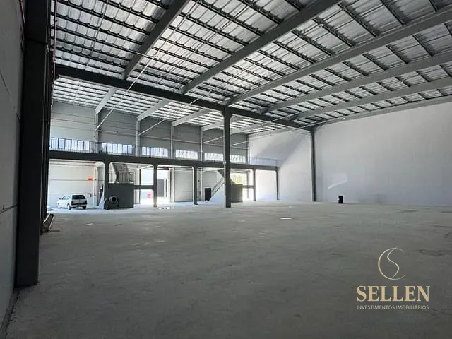 Galpão / Barracão com 650m², para alugar, no bairro Rio Pequeno em Camboriú