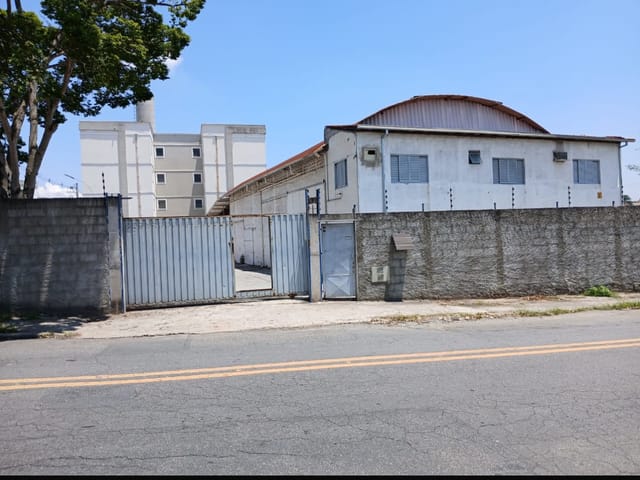 Galpão / Barracão com 872m², à venda, no bairro Barranco em Taubaté