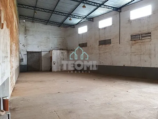 Galpão / Barracão com 300m², à venda, no bairro Vale das Flores em Tremembé