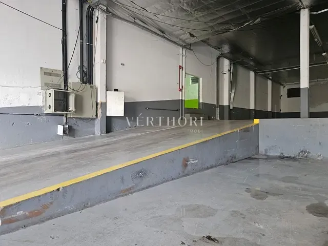 Galpão / Barracão com 8000m², para alugar, no bairro Setor 3 em Ibiporã